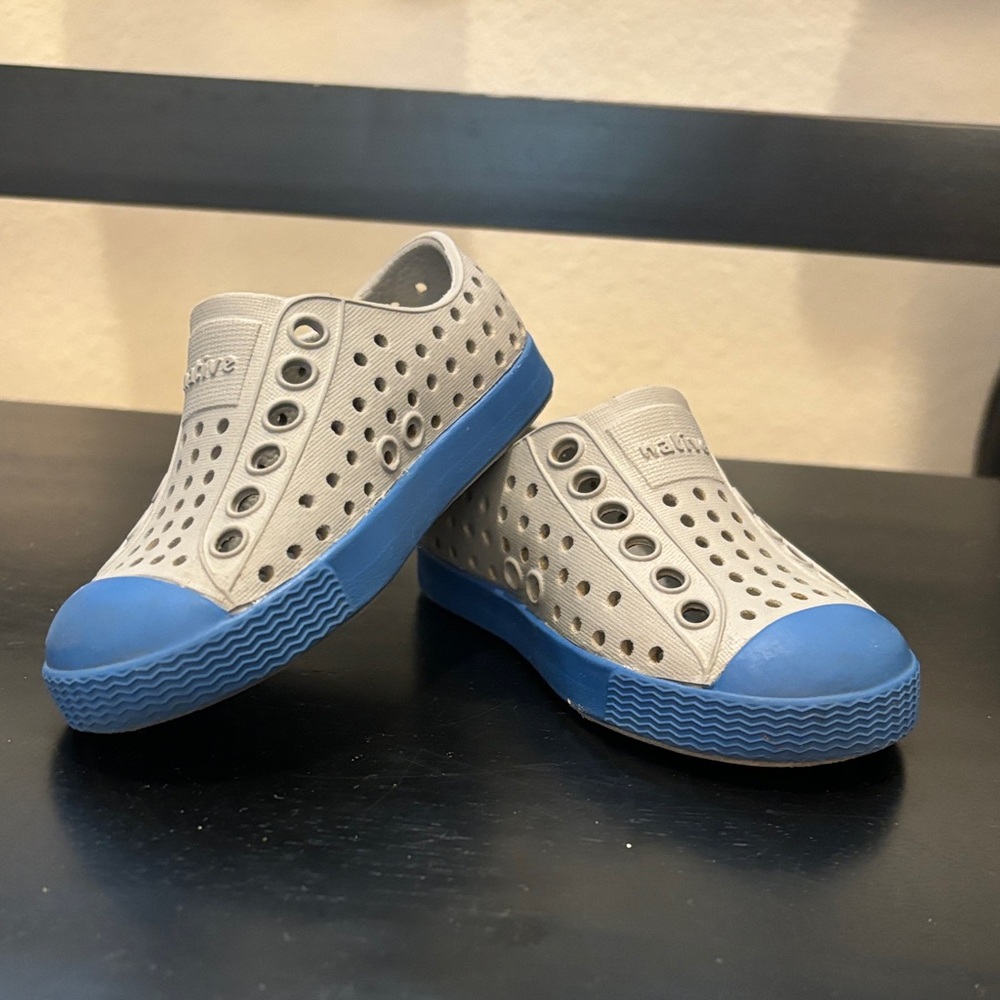 Native Kids Jefferson Slip On Shoes with Blue Soles